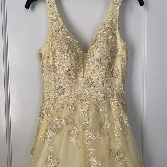 Yellow ballgown style prom dress - Picture 3 of 8